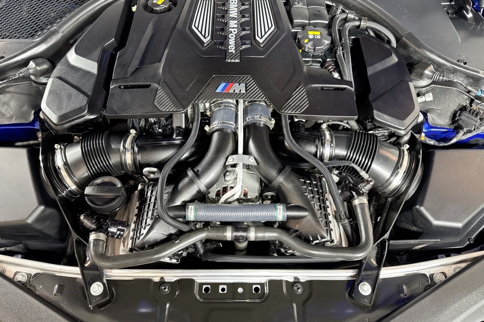 Used 2022 Marina Bay Blue Metallic BMW Competition image 28