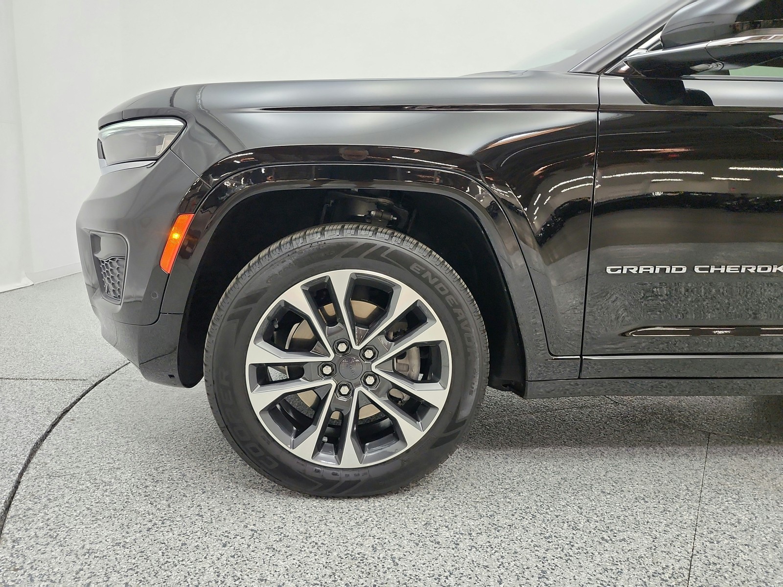 Used 2021 Diamond Black Crystal Pearlcoat Jeep Overland 4x4 image 22