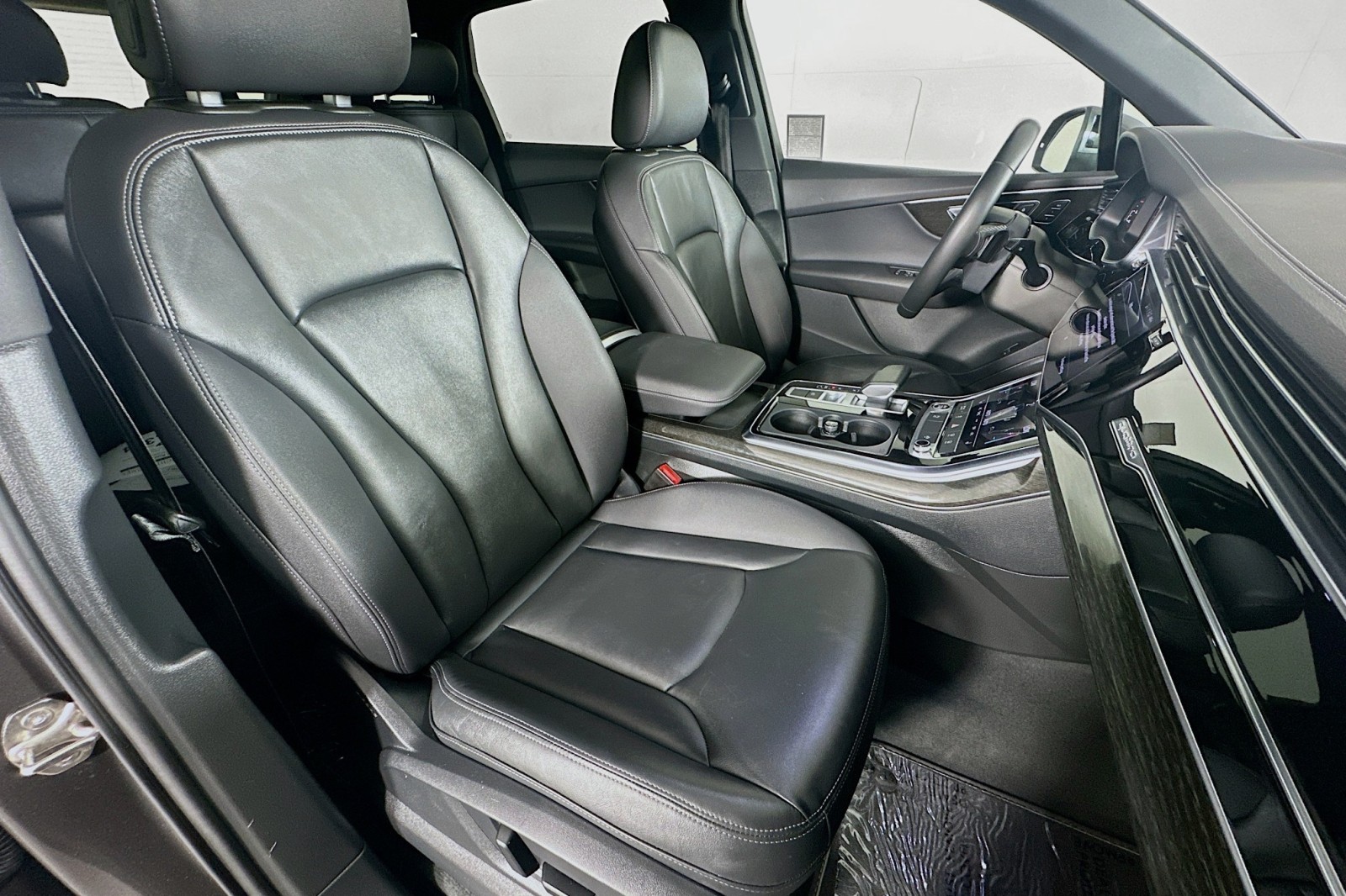 Used 2025 Samurai Gray Metallic Audi Premium image 8