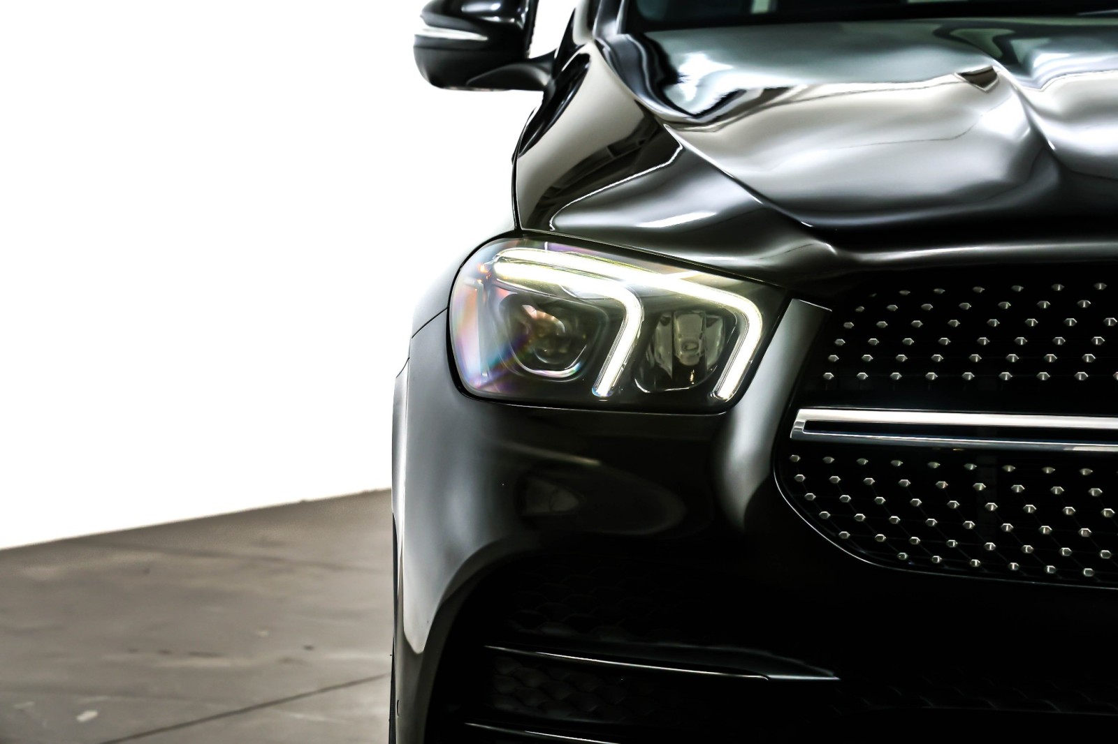 Certified Used 2022 Obsidian Black Metallic Mercedes-Benz GLE 450 4MATIC® SUV image 14