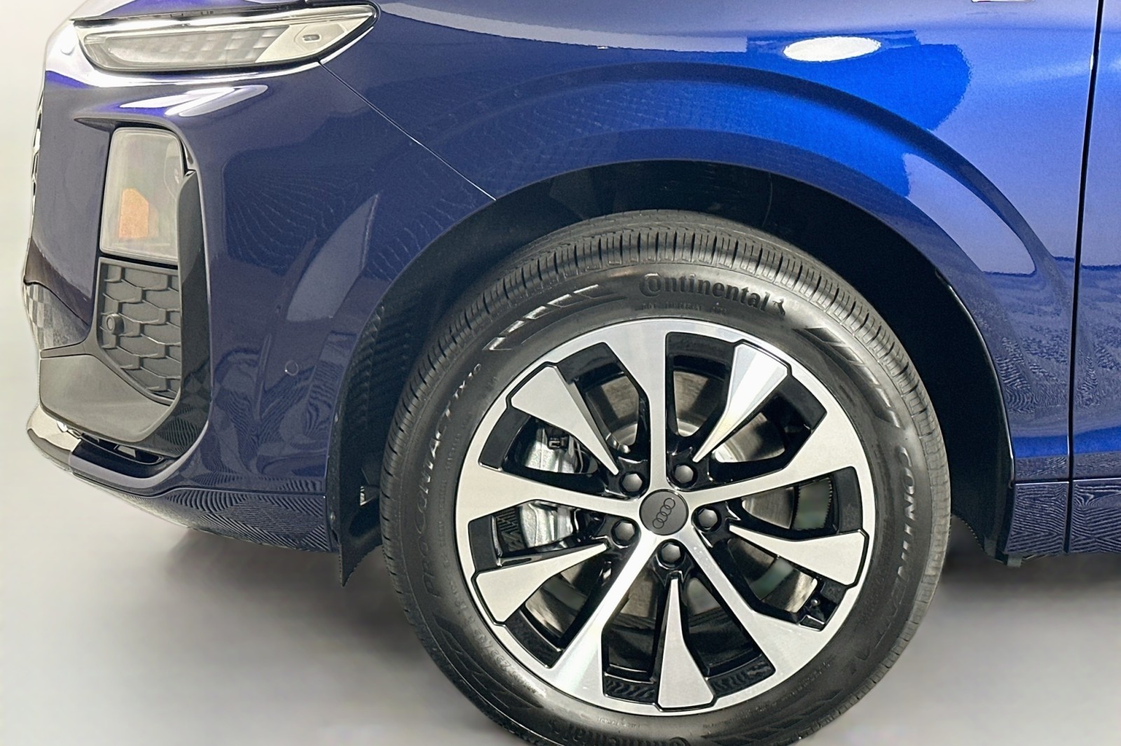 New 2026 Navarra Blue Metallic Audi S line image 11