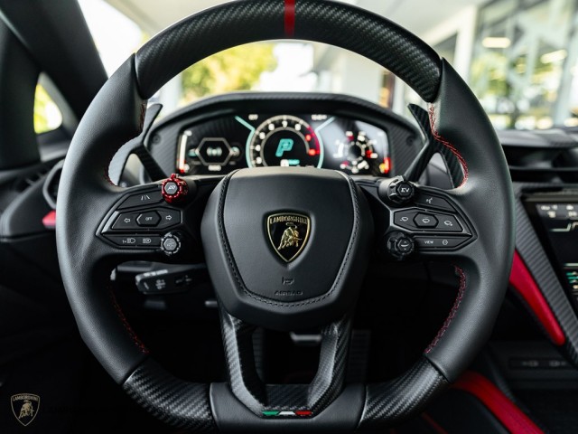 Lamborghini Revuelto