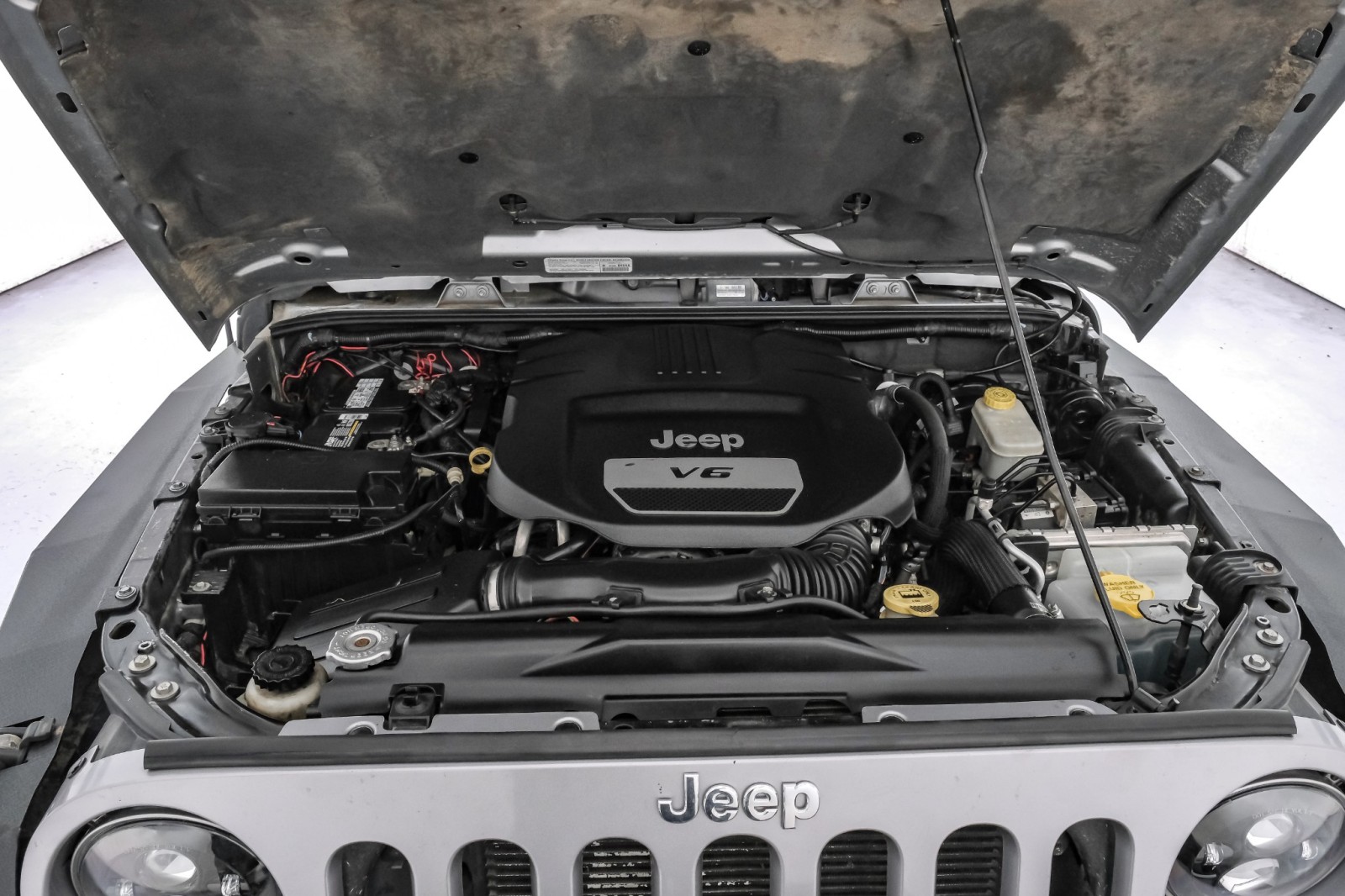 2014 Jeep Wrangler Unlimited Sahara 38