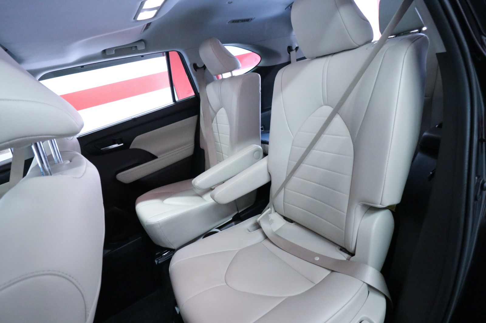Used Car 2021 Toyota Highlander  Xle For Sale Under $35,000 In Austin, Texas