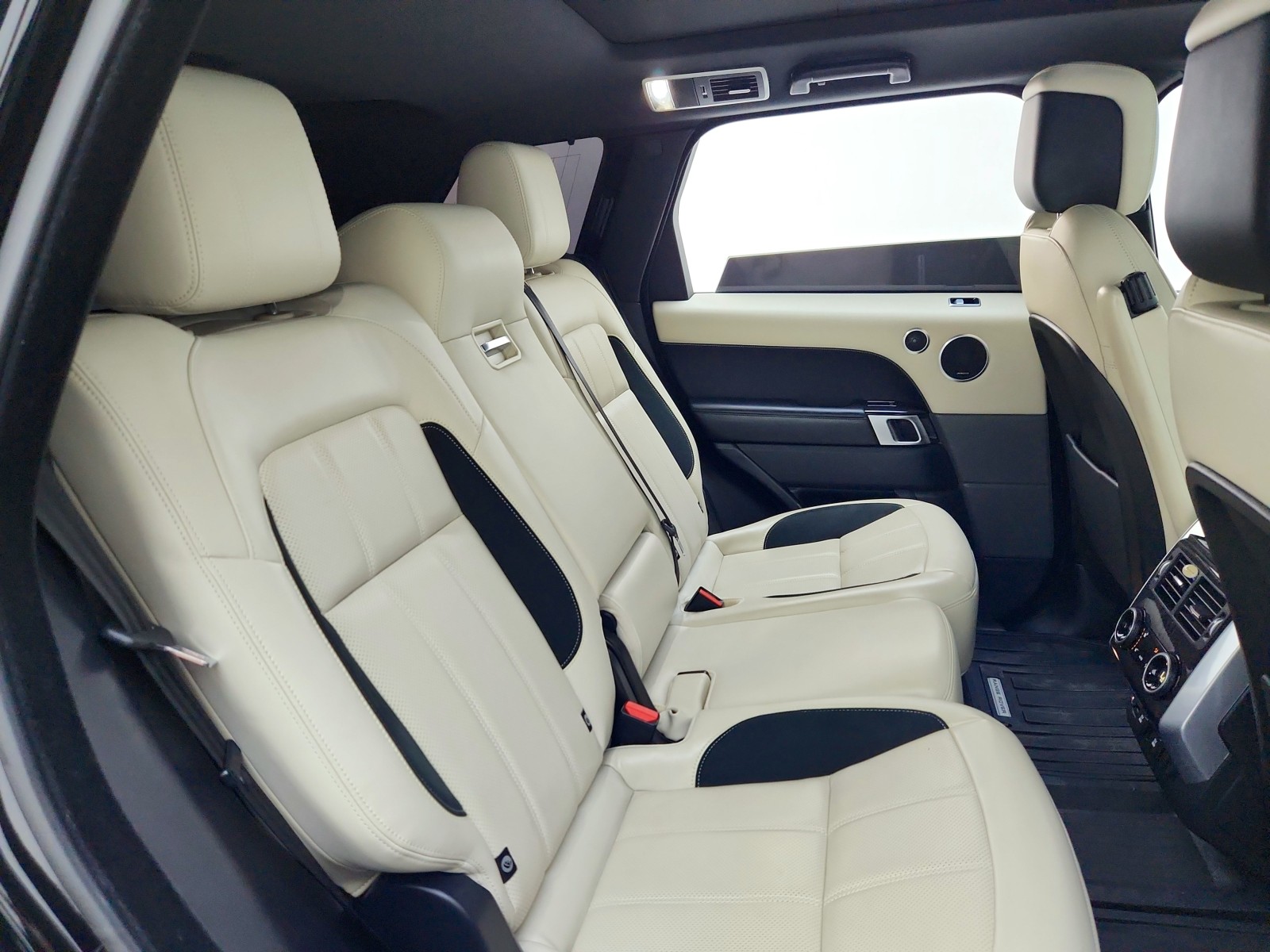 Used 2020 Santorini Black Metallic Land Rover HSE Dynamic image 32