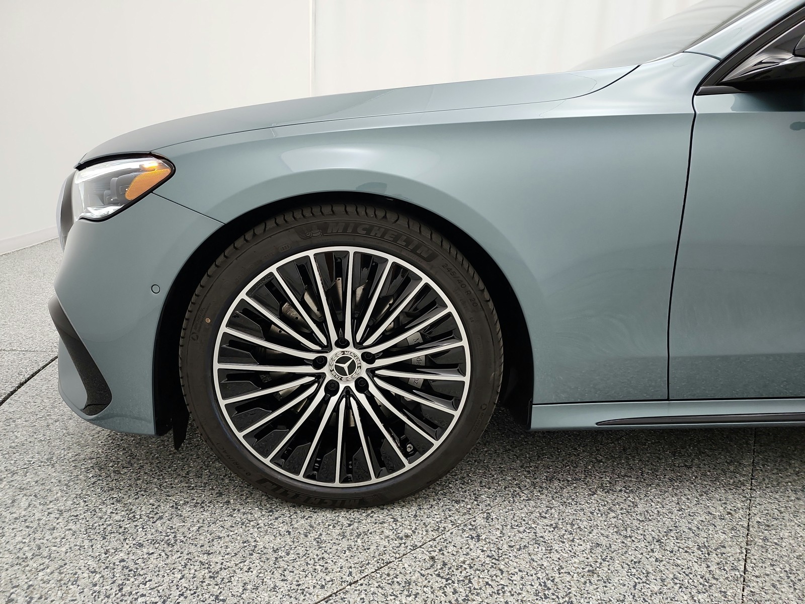 New 2027 Verde Silver Metallic Mercedes-Benz E 450 4MATIC® Sedan image 13