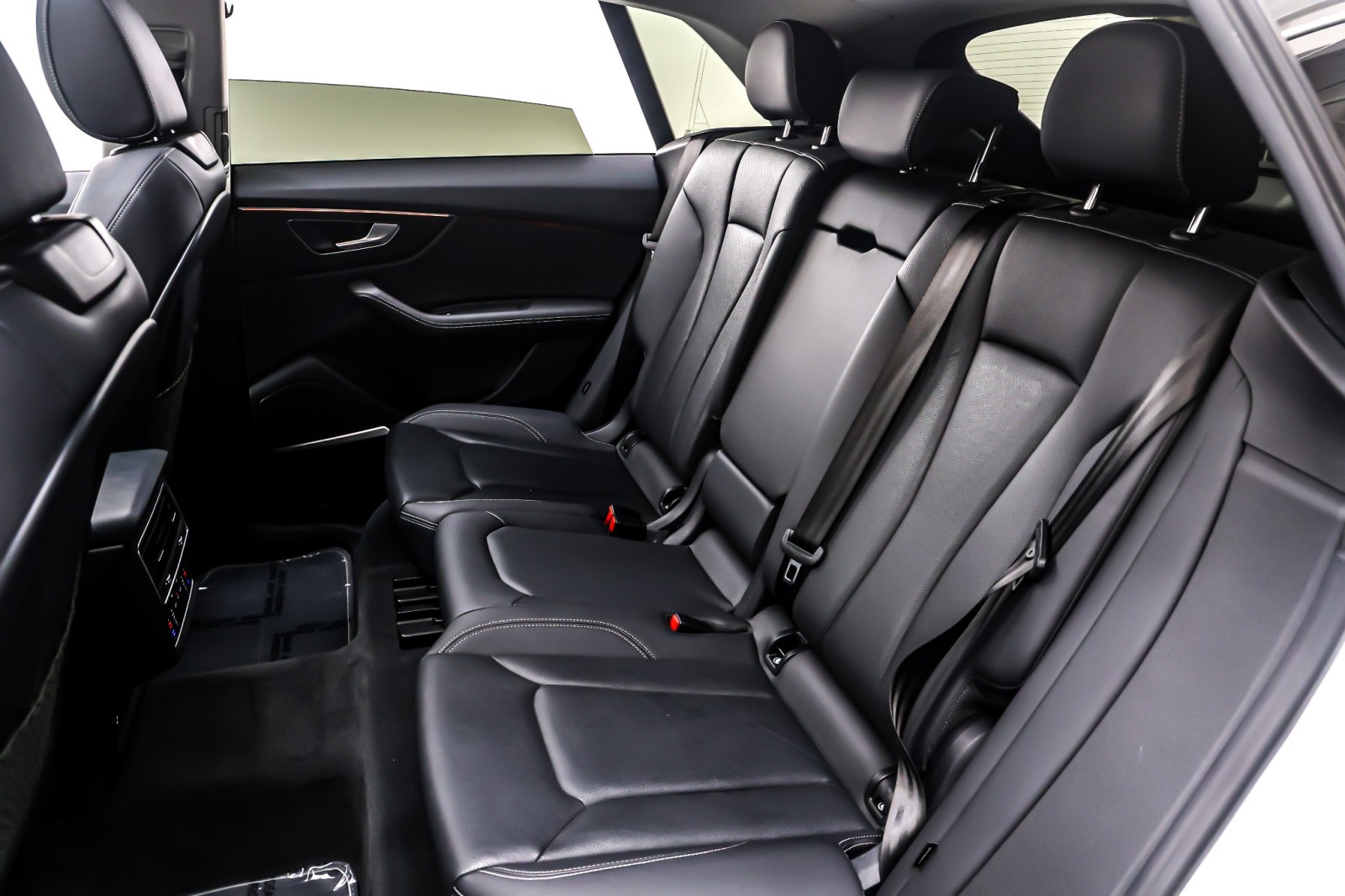 Used 2023 Glacier White Metallic Audi Premium Plus 55 TFSI quattro image 8