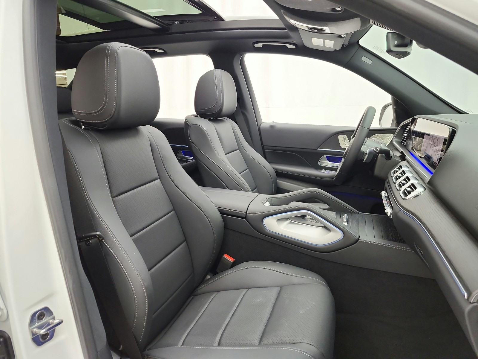 New 2026 Polar White Mercedes-Benz GLE 350 4MATIC® SUV image 15