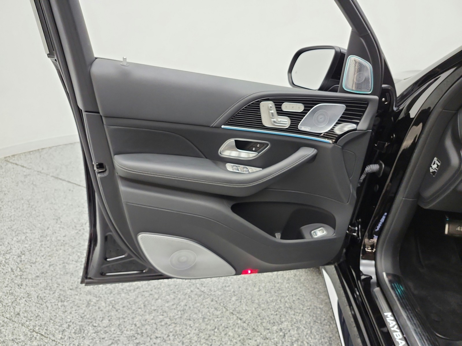Certified Used 2021 Obsidian Black Metallic Mercedes-Benz Maybach GLS 600 4MATIC® SUV image 15