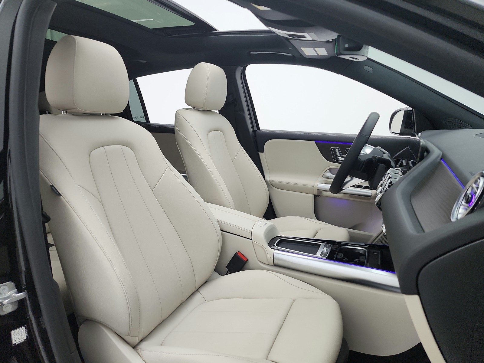 Certified Used 2025 Night Black Mercedes-Benz GLA 250 SUV image 14