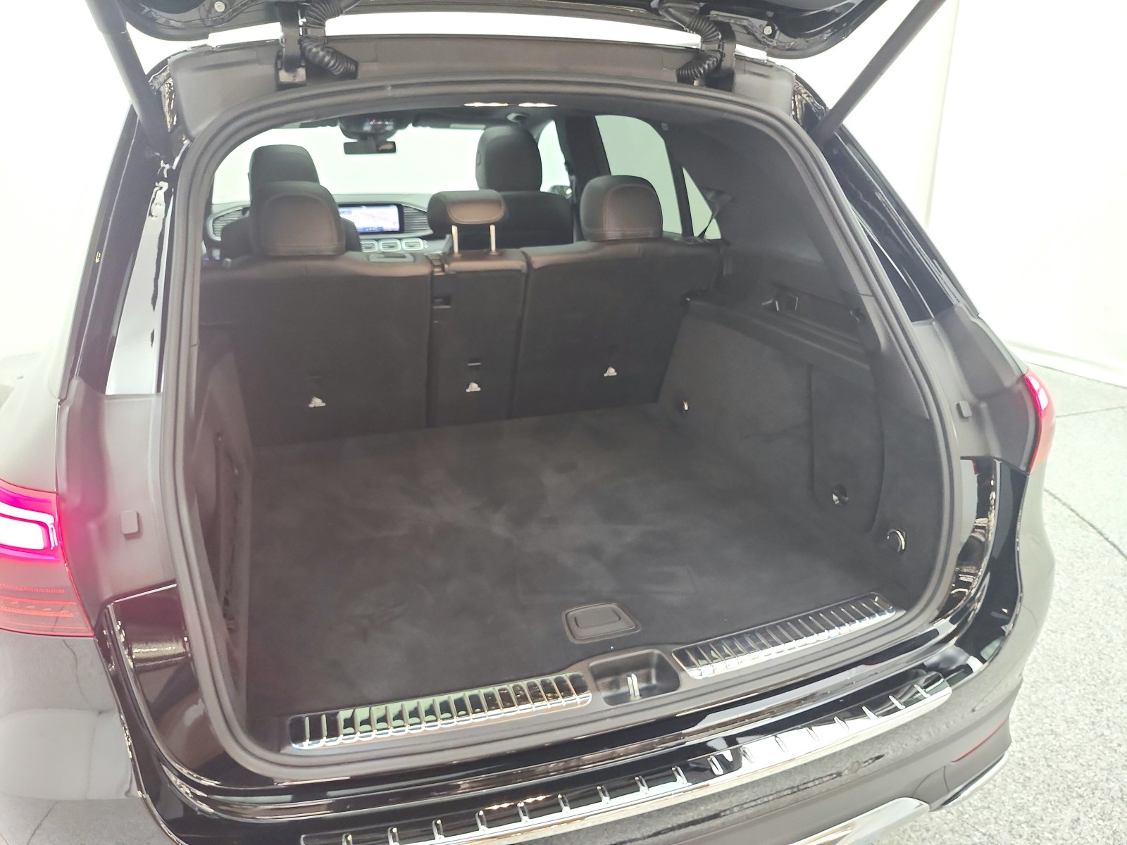 Certified Used 2026 Obsidian Black Metallic Mercedes-Benz GLE 350 4MATIC® SUV image 23