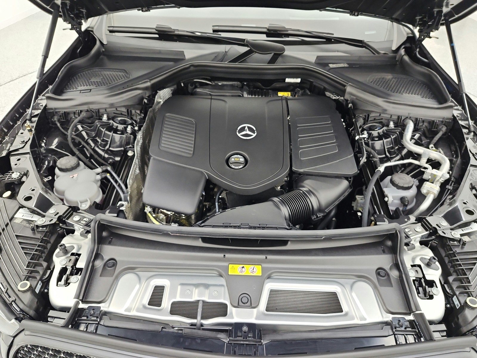 New 2026 Graphite Grey Metallic Mercedes-Benz GLC 300 image 12