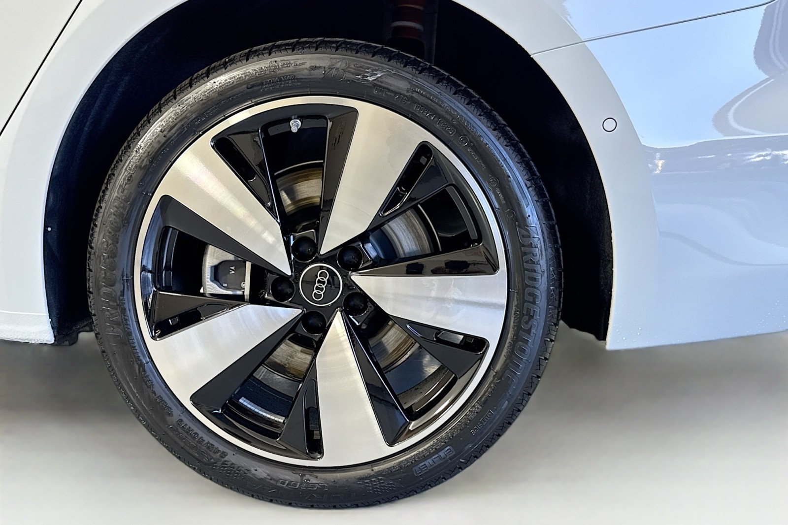 New 2025 Glacier White Metallic Audi Premium Plus 2.0 TFSI quattro image 9