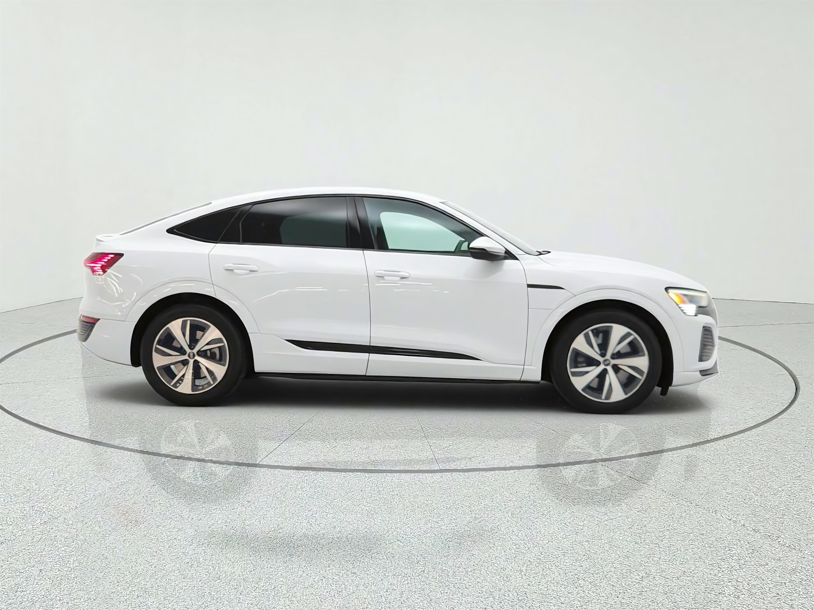 Used 2024 Glacier White Metallic Audi S line Premium image 4
