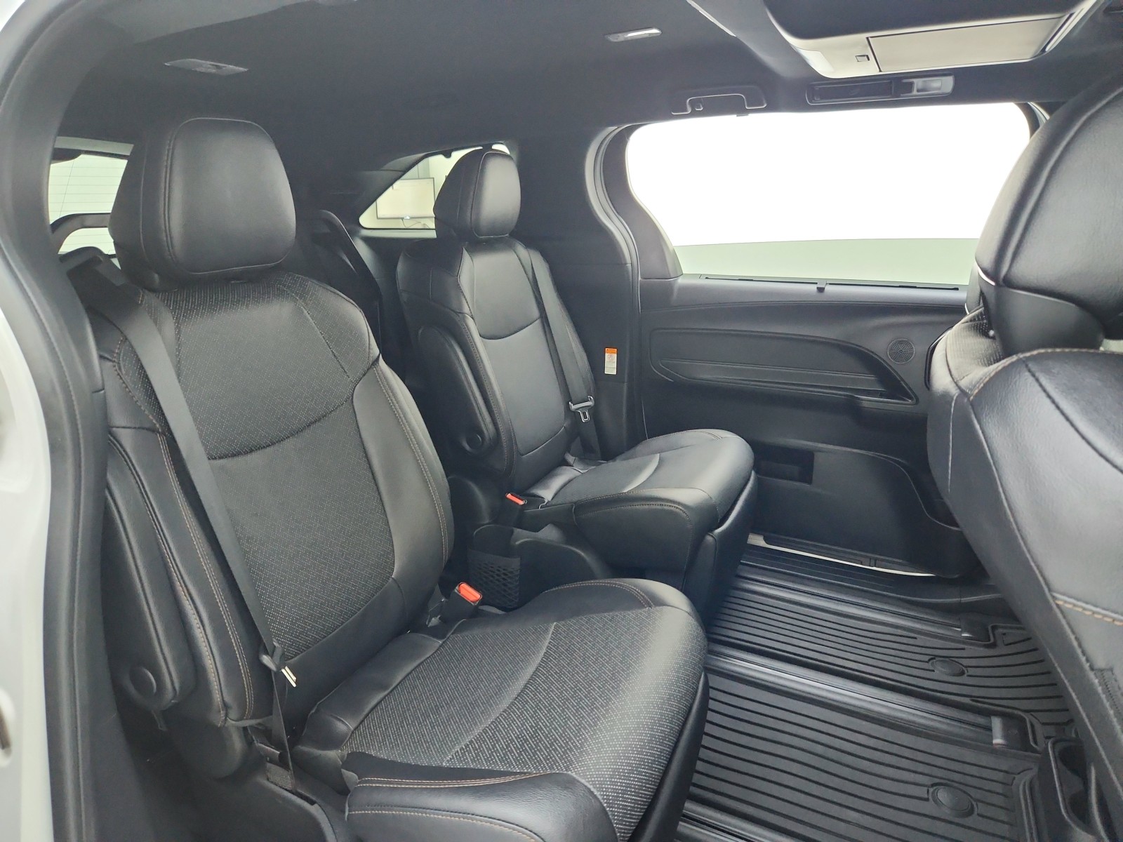 Used 2025 WINDCHILL PEARL Toyota Rear-Entry handicap Conversions 5 PASSENGER image 31