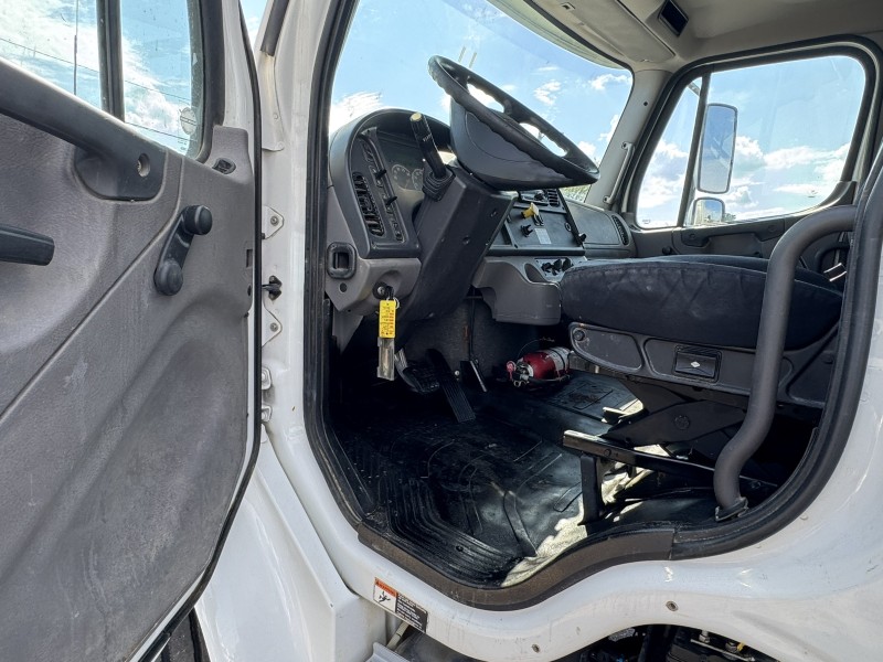 2019 Freightliner M2 24' Box Truck w 2 4' Side Doors in ,