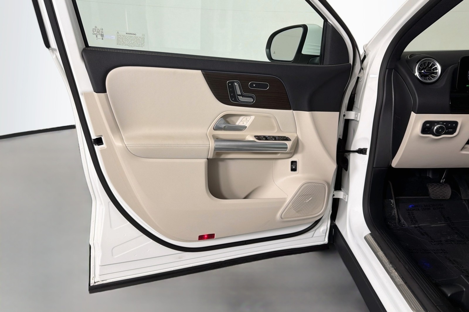 Certified Used 2026 Polar White Mercedes-Benz GLA 250 image 24