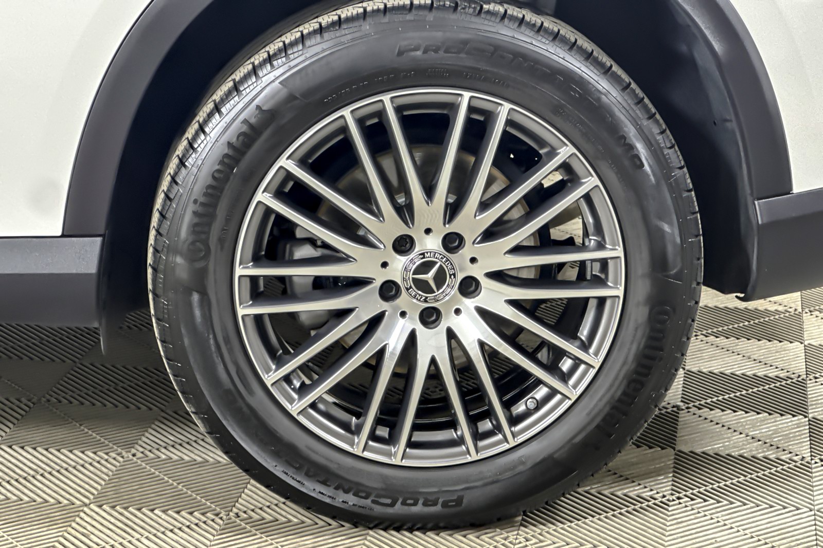 Used 2025 Polar White Mercedes-Benz GLC 300 4MATIC® SUV image 25