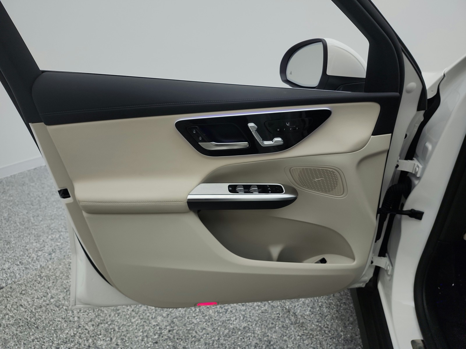 Certified Used 2025 Polar White Mercedes-Benz GLC 300 SUV image 13