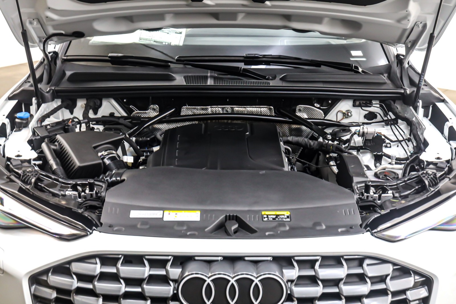 New 2025 Glacier White Metallic Audi Prestige 2.0 TFSI quattro image 11