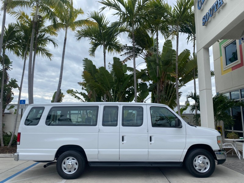 2008 Ford Econoline Wagon XLT 15 PASSENGERS E350 CLEAN in , 