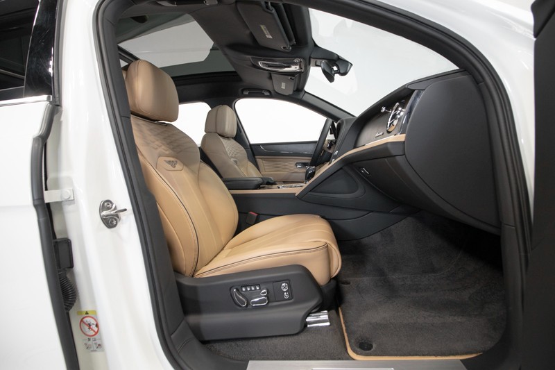 2024 Bentley Bentayga EWB Bentayga EWB Azure ($281,000 MSRP) *1-OWNER* in , 