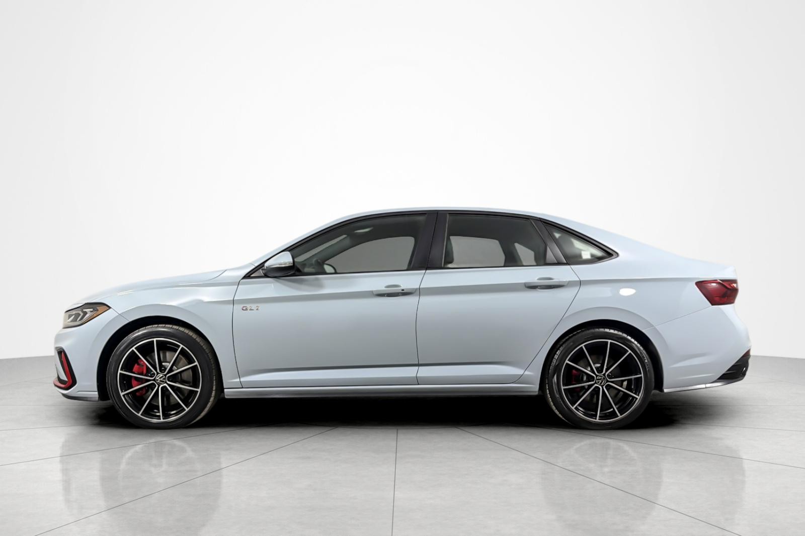 Used 2025 Pure White Volkswagen Autobahn DSG image 2