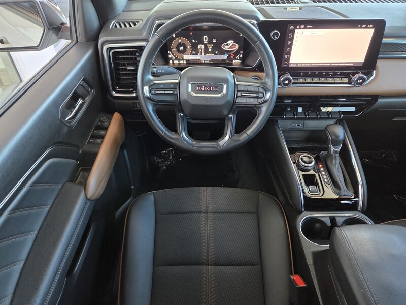 Used 2024 WHITE GMC 4WD Crew Cab AT4 image 16