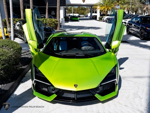 Lamborghini Revuelto