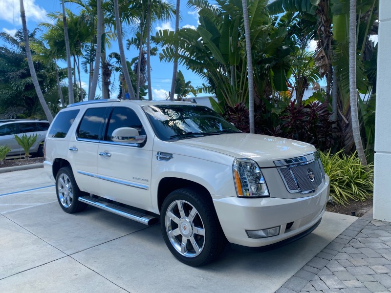 2013 Cadillac Escalade Luxury 1 OWNER LOW MILES 70,251 in ,