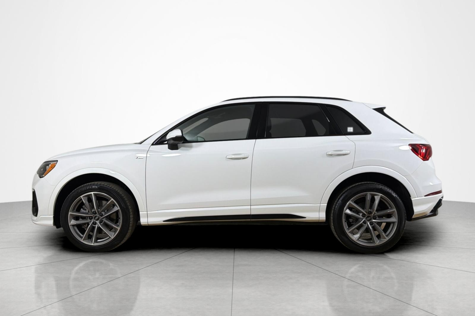 Used 2022 Ibis White Audi S line Premium 45 TFSI quattro image 2