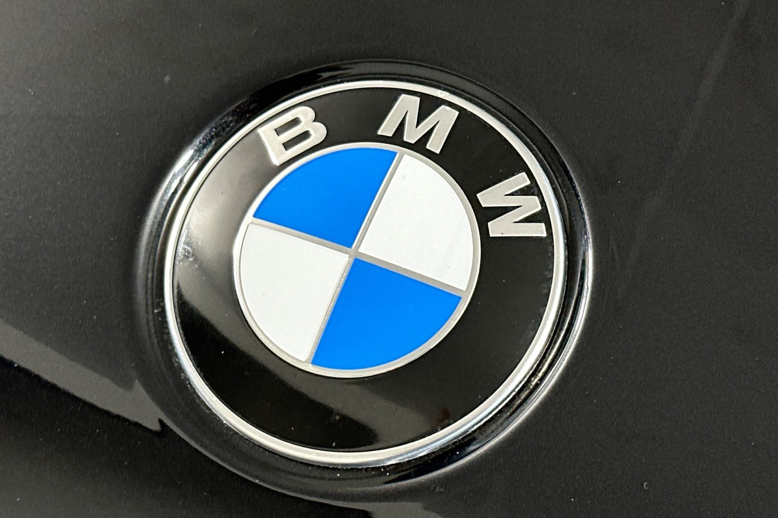 Used 2024 Black Sapphire Metallic BMW sDrive40i image 15