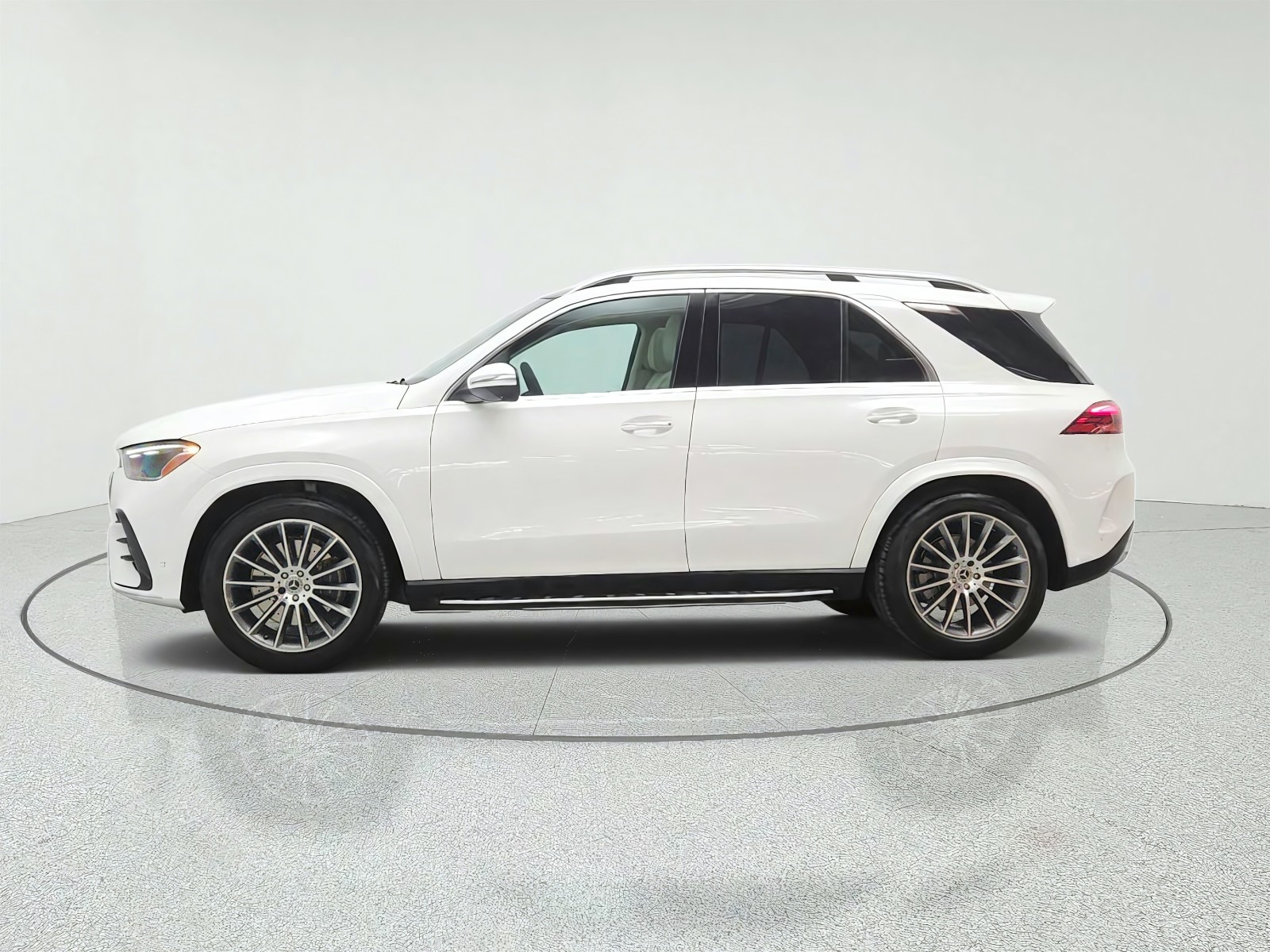 Used 2024 Polar White Mercedes-Benz GLE 350 4MATIC® SUV image 8
