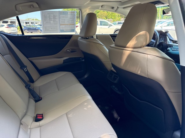 LexusES44