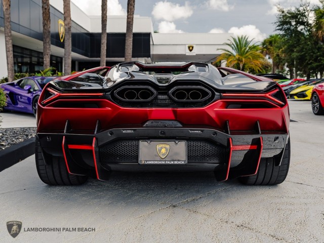 Lamborghini Revuelto