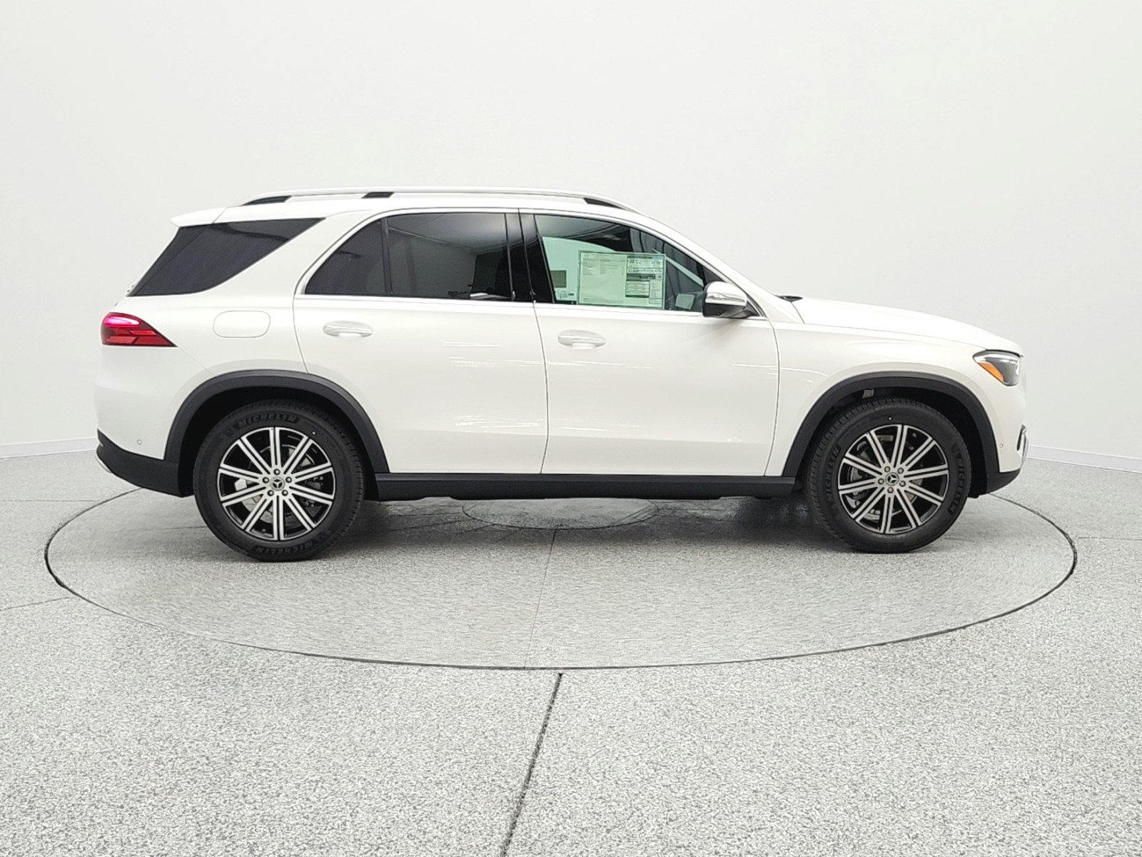 New 2026 Polar White Mercedes-Benz GLE 350 image 4