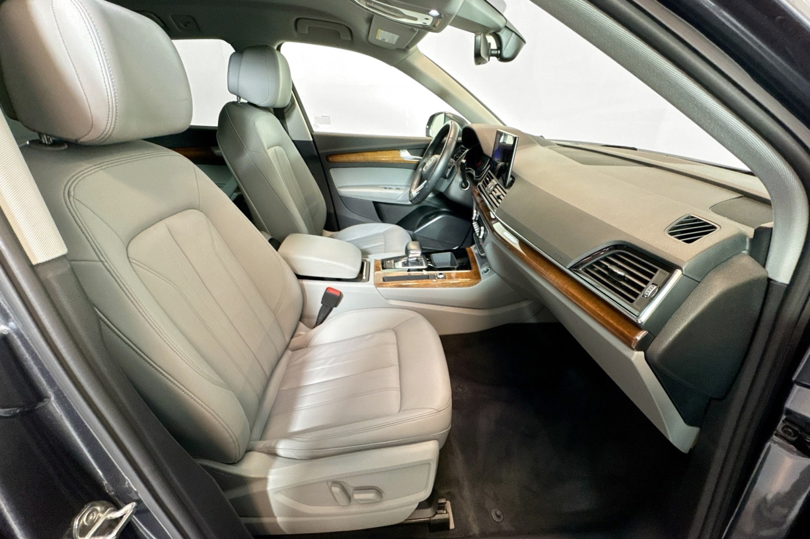 Used 2022 DAYTONA GRAY Audi S line Premium image 25