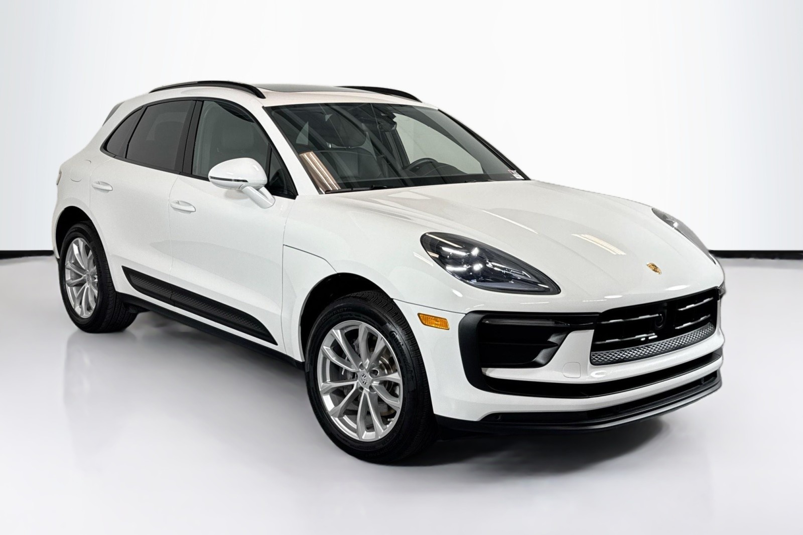 Used 2024 White Porsche T image 3