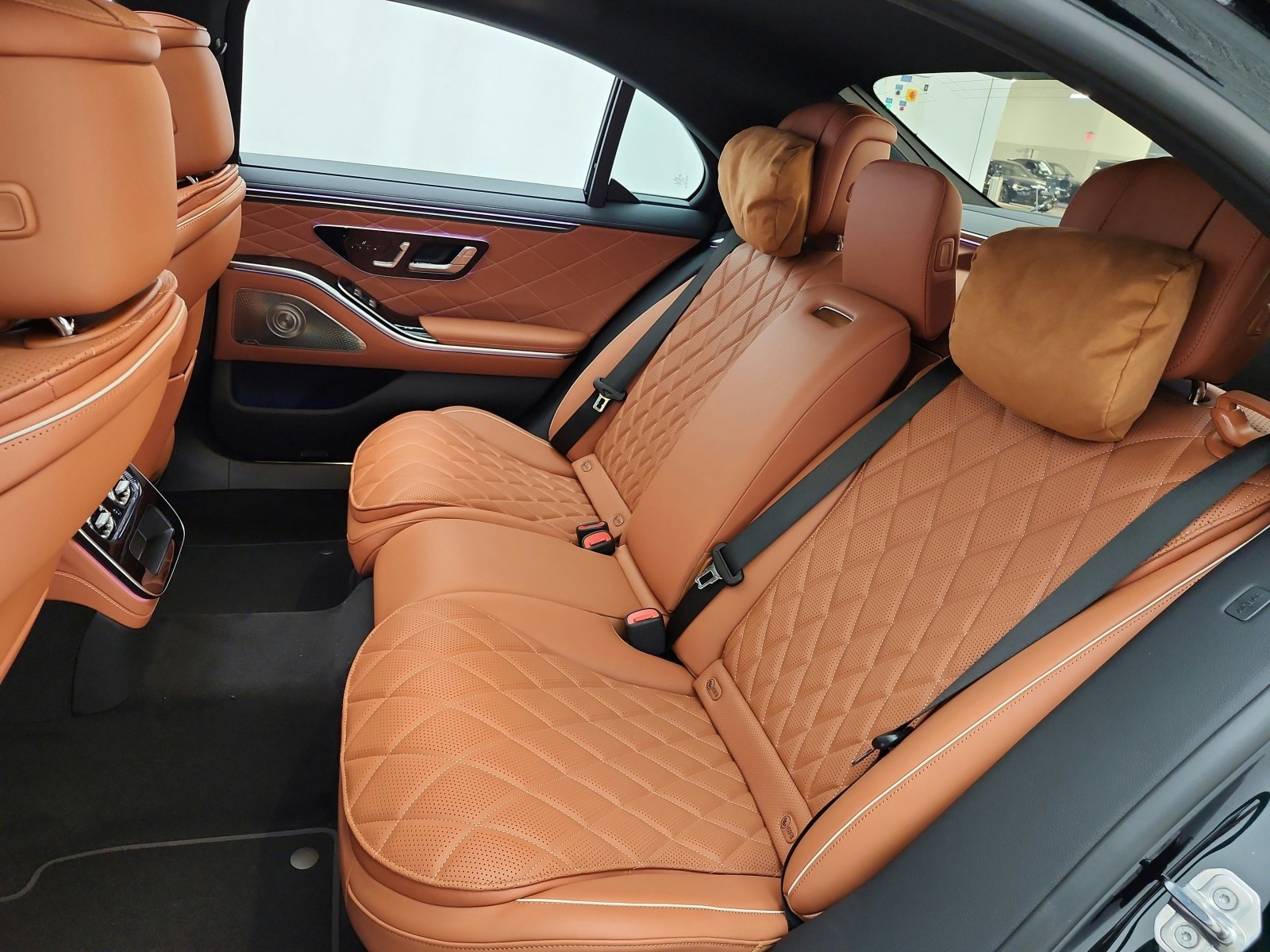 New 2027 Emerald Green Metallic Mercedes-Benz S 500 4MATIC® Sedan image 11