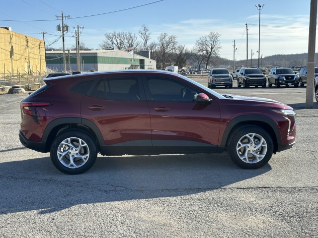 2025 Chevrolet Trax LS 2