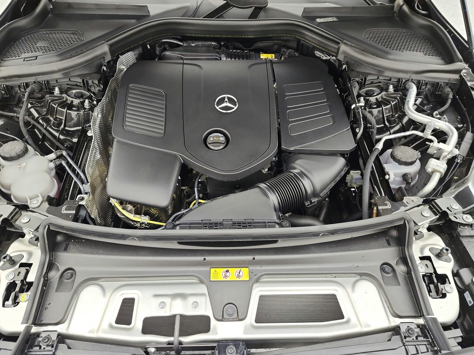 New 2026 Graphite Grey Metallic Mercedes-Benz GLC 300 SUV image 12