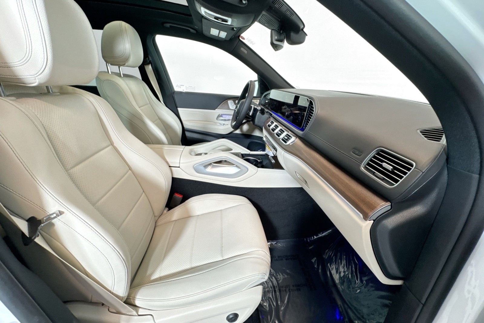 New 2026 MANUFAKTUR Moonlight White Metallic Mercedes-Benz GLS 450 4MATIC® SUV image 27
