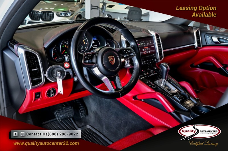 White 2018 Porsche Cayenne Platinum Edition AWD SUV / Crossover All-Wheel Drive Automatic