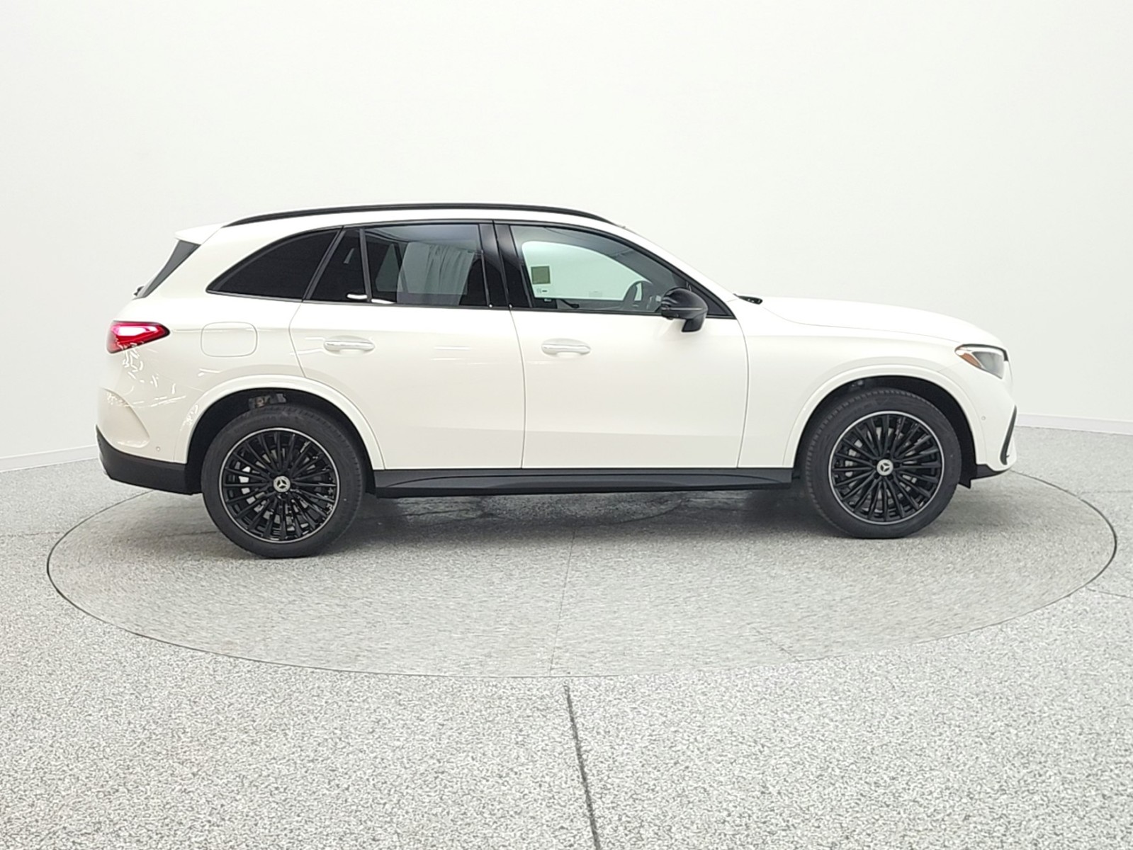 New 2026 Polar White Mercedes-Benz GLC 300 image 4