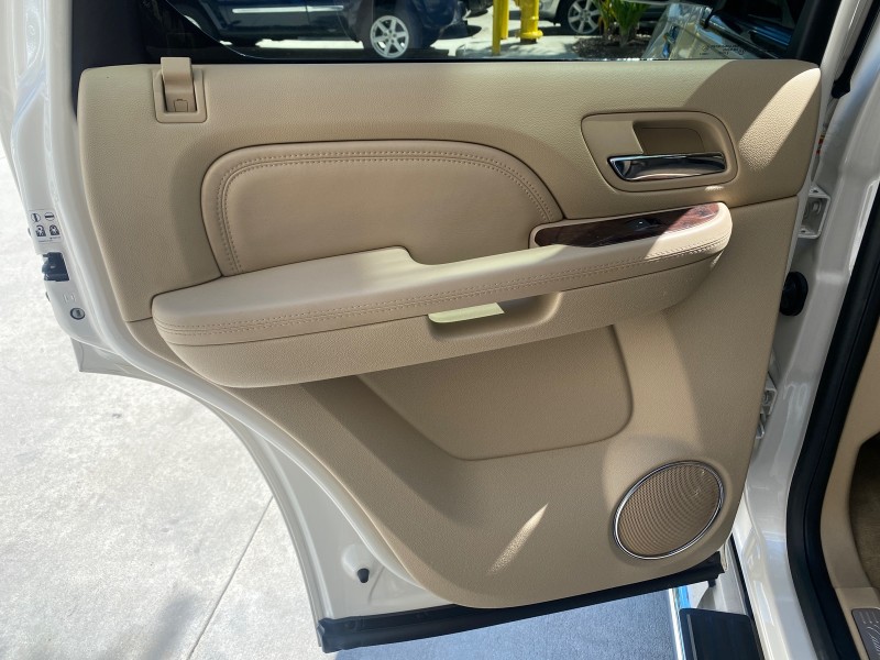 2013 Cadillac Escalade Luxury 1 OWNER LOW MILES 70,251 in ,