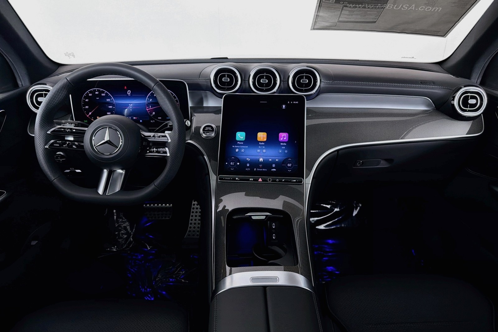 New 2026 Black Mercedes-Benz GLC 300 SUV image 4