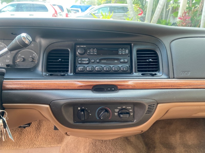 1995 Ford Crown Victoria LOW MILES 43,331 in , 