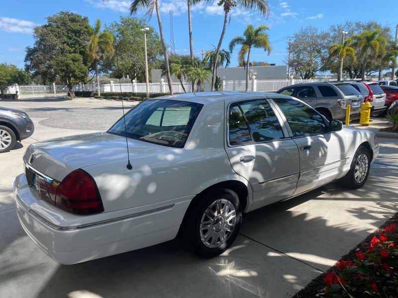 2005 Mercury Grand Marquis GS LOW MILES 49,348 in , 