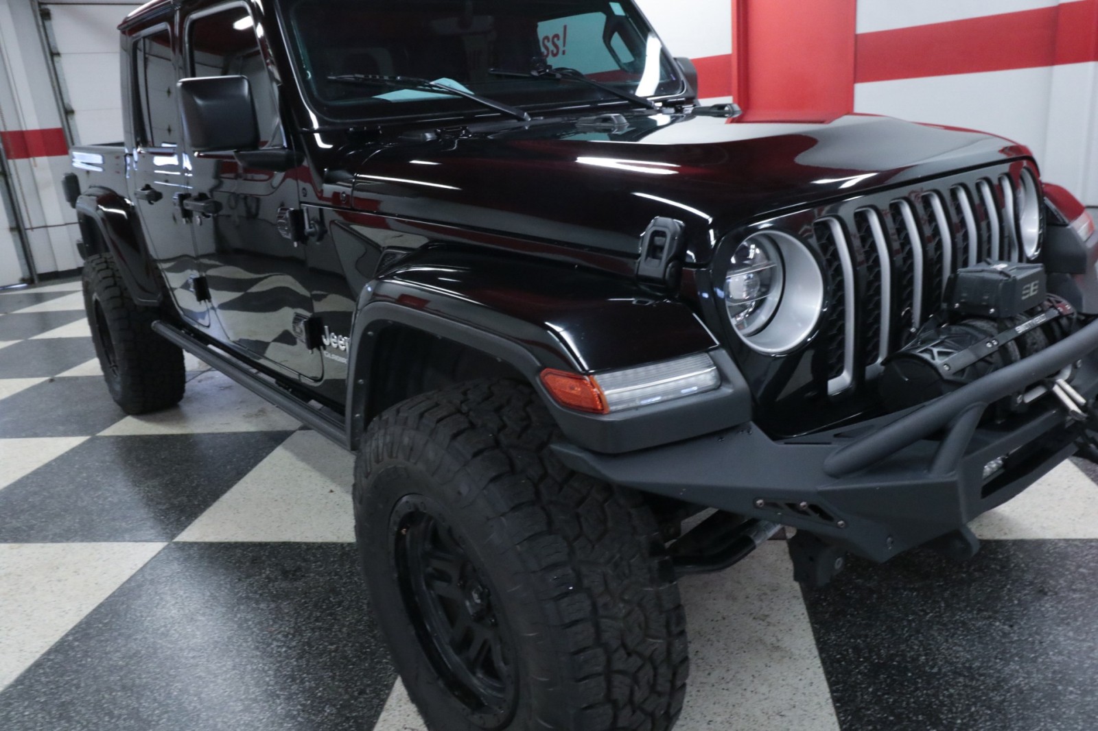 Used Car 2022 Jeep Gladiator  Overland For Sale Under $35,000 In Austin, Texas