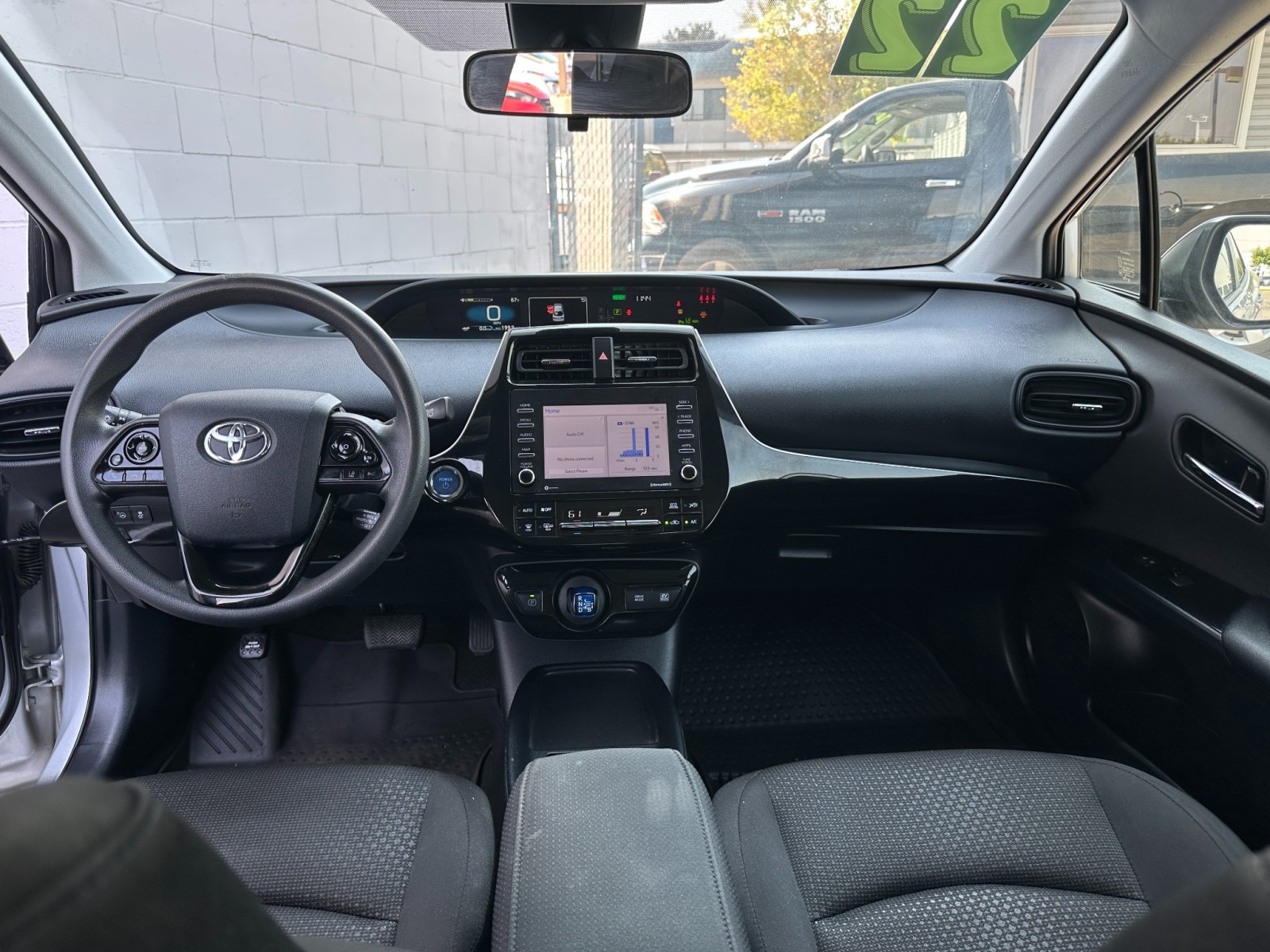 2022 Toyota Prius LE 25